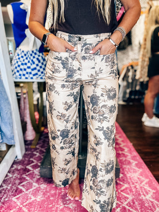Floral Pattern Mid Rise Ankle Pants